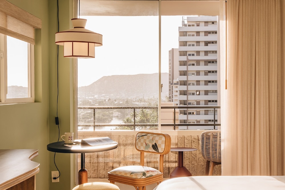 Wayfinder Waikiki — Hotel rooms in Honolulu, Hawaii