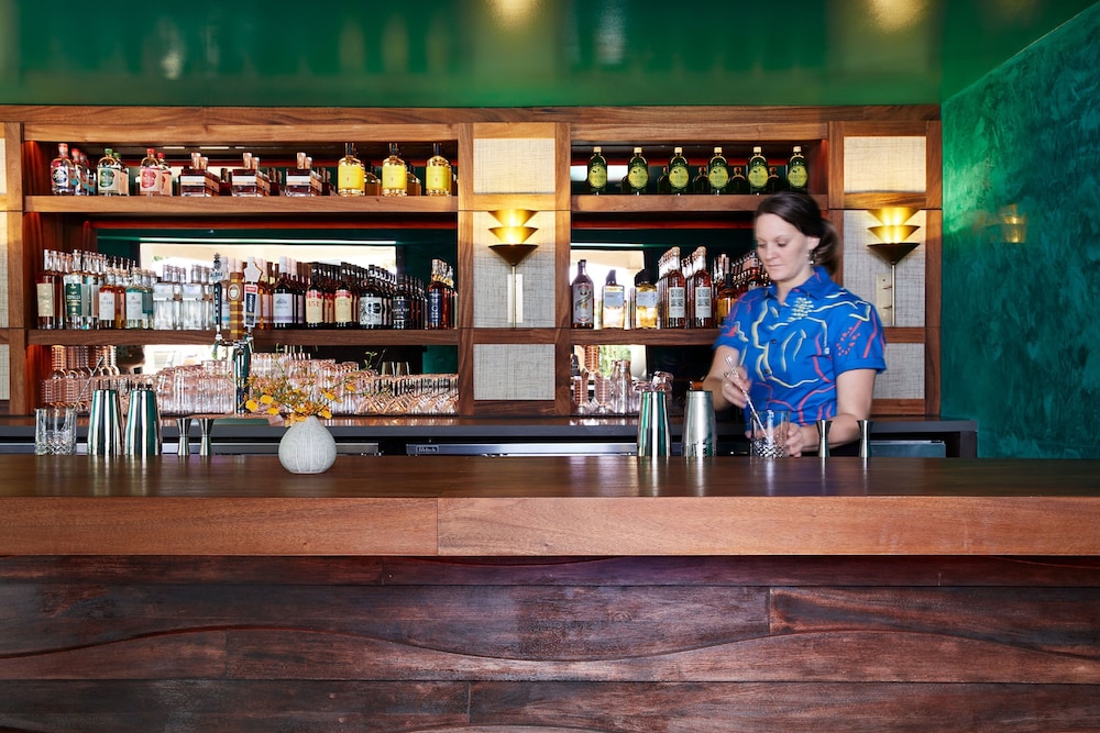 Wayfinder Waikiki — Restaurant & bars in Honolulu, Hawaii