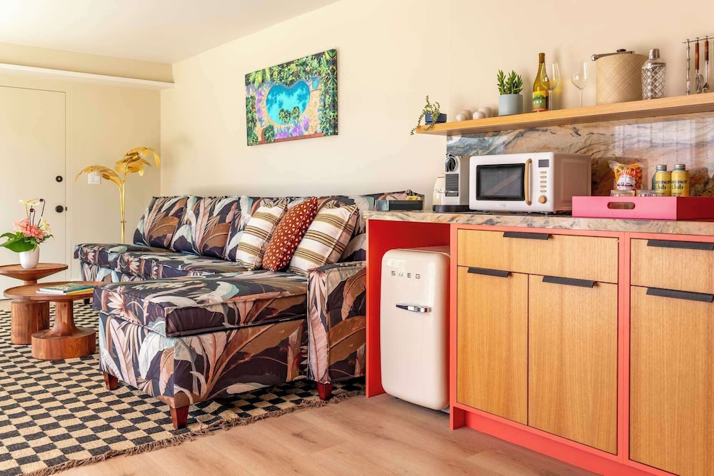 Wayfinder Waikiki — Hotel rooms in Honolulu, Hawaii