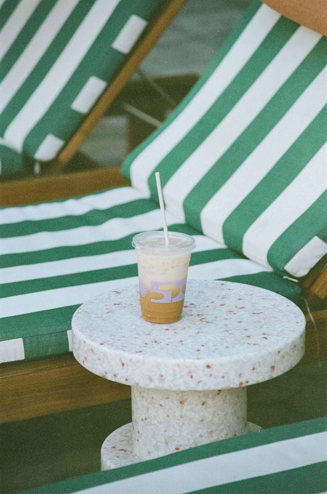 Wayfinder Waikiki — Restaurant & bars in Honolulu, Hawaii