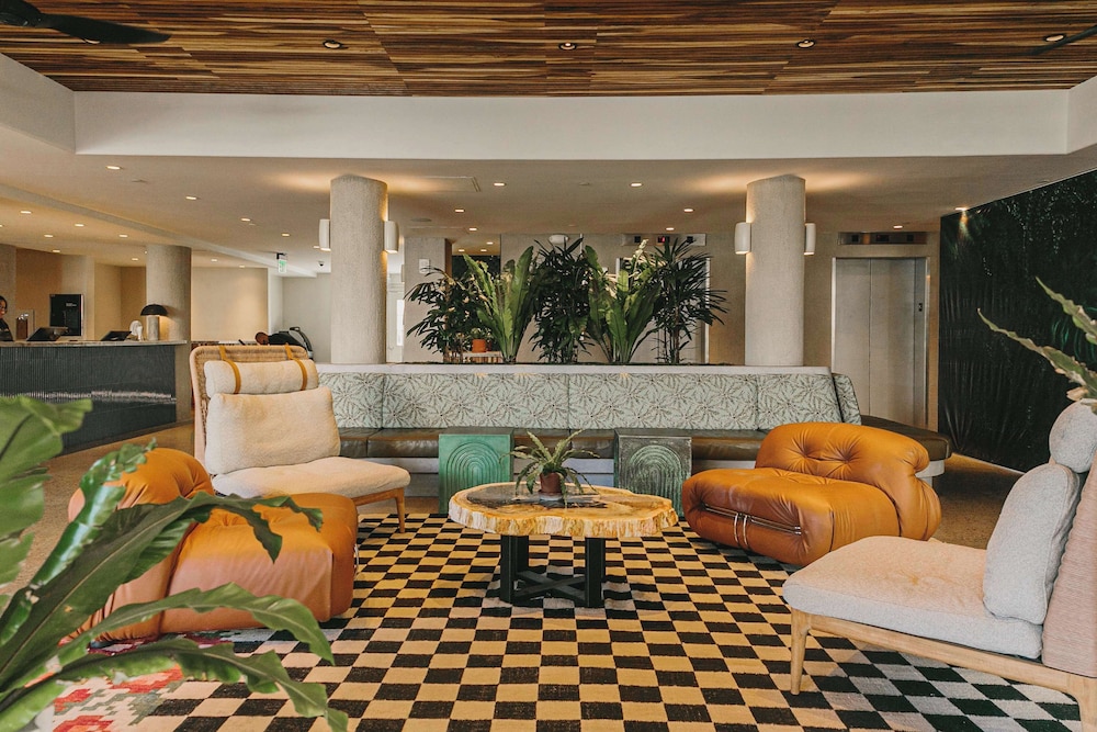 Wayfinder Waikiki — Hotel building in Honolulu, Hawaii