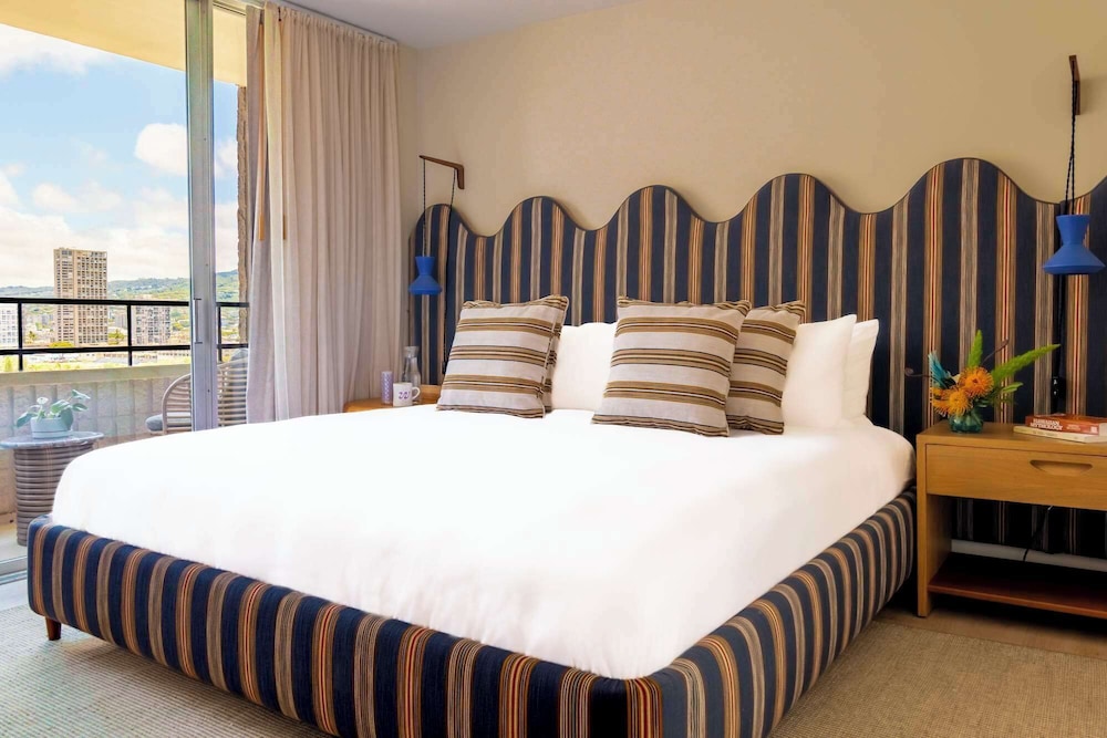 Wayfinder Waikiki — Hotel rooms in Honolulu, Hawaii