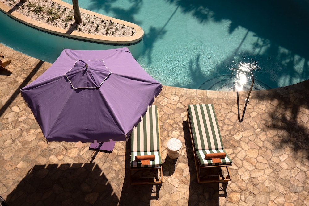 Wayfinder Waikiki — Swimming pool in Honolulu, Hawaii