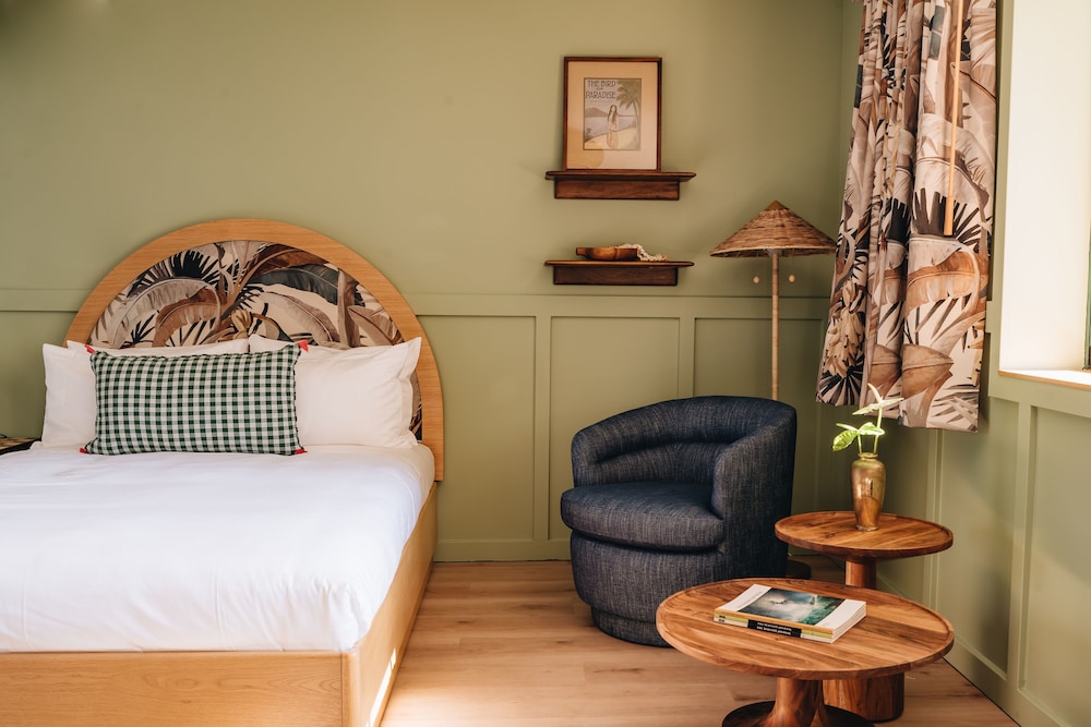 Wayfinder Waikiki — Hotel rooms in Honolulu, Hawaii