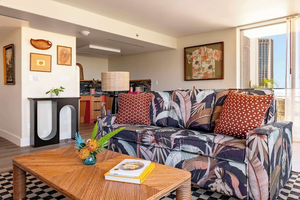 Wayfinder Waikiki — Hotel rooms in Honolulu, Hawaii