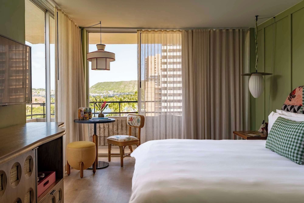 Wayfinder Waikiki — Hotel rooms in Honolulu, Hawaii