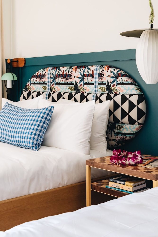 Wayfinder Waikiki — Hotel rooms in Honolulu, Hawaii
