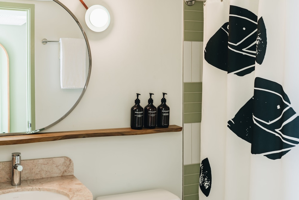 Wayfinder Waikiki — Hotel rooms in Honolulu, Hawaii