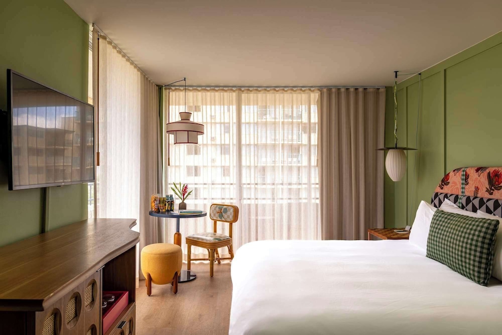 Wayfinder Waikiki — Hotel rooms in Honolulu, Hawaii