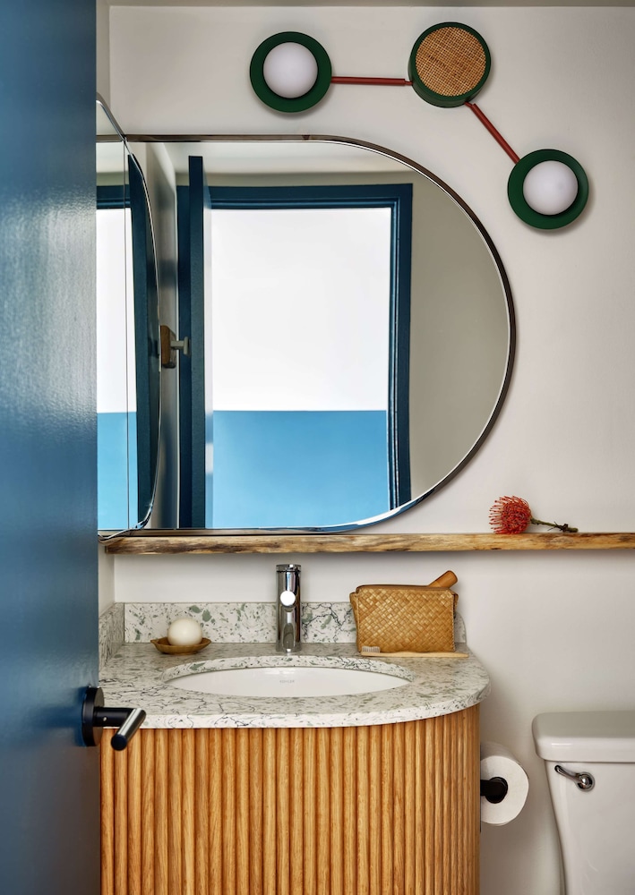 Wayfinder Waikiki — Hotel rooms in Honolulu, Hawaii