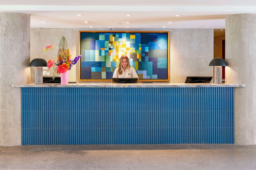 Wayfinder Waikiki — Hotel building in Honolulu, Hawaii