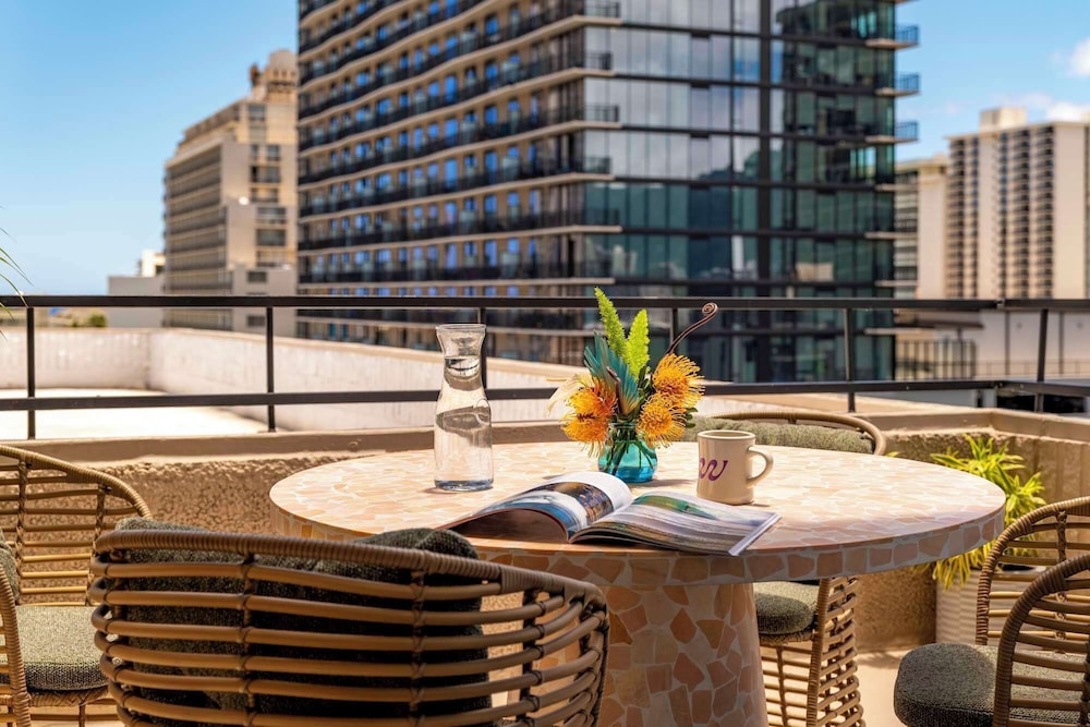 Wayfinder Waikiki — Hotel building in Honolulu, Hawaii