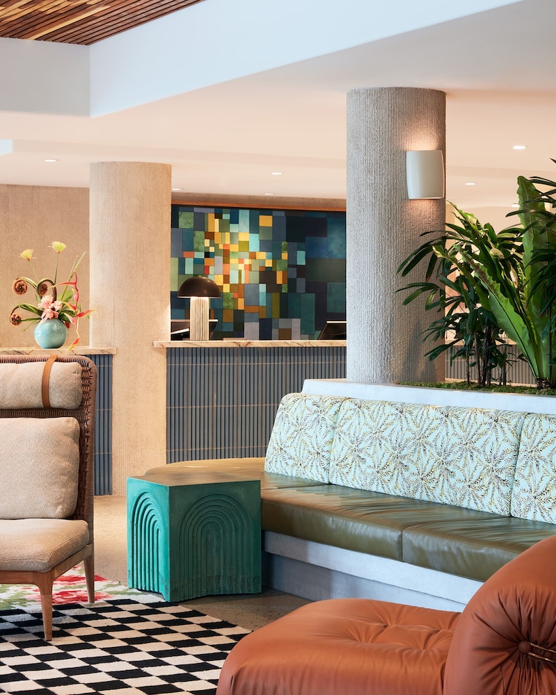 Wayfinder Waikiki — Hotel building in Honolulu, Hawaii