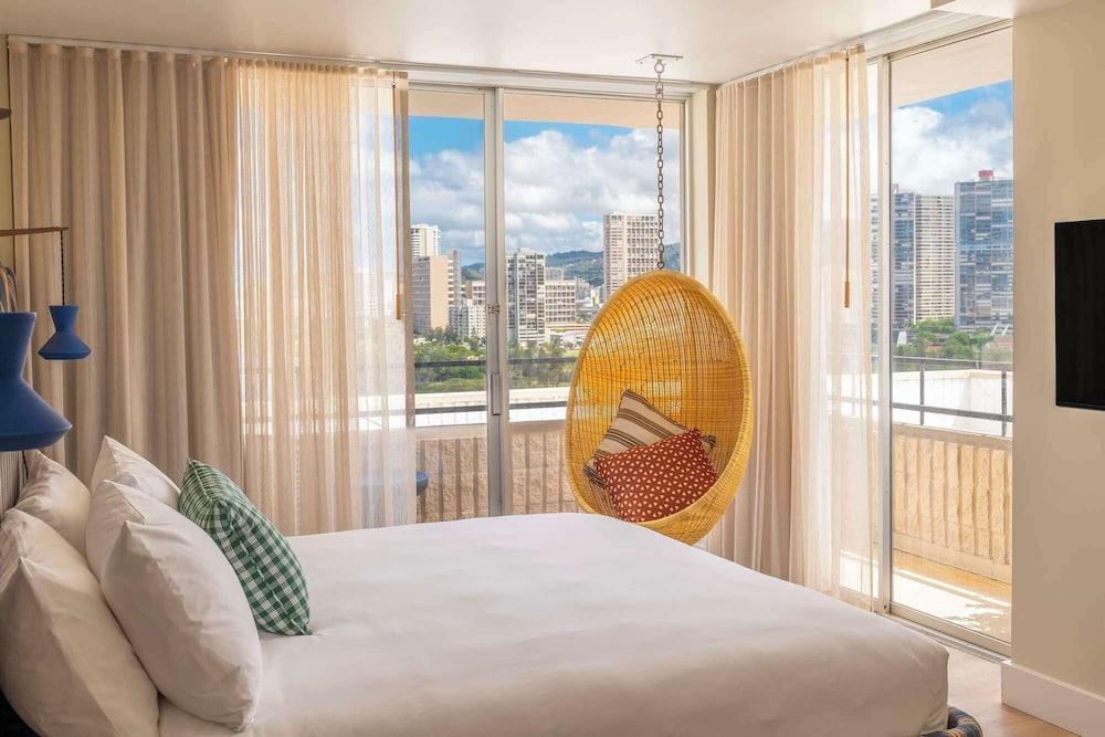 Wayfinder Waikiki — Hotel rooms in Honolulu, Hawaii