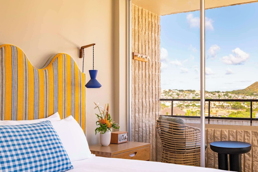 Wayfinder Waikiki — Hotel rooms in Honolulu, Hawaii