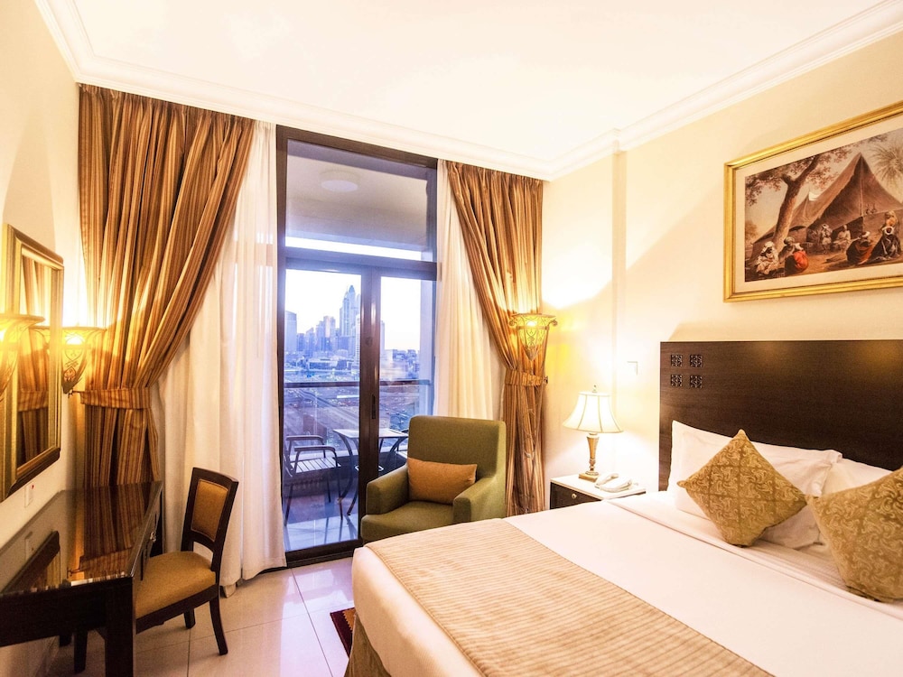 Mercure Dubai Barsha Heights Hotel Suites And Apartments — Hotel rooms in Dubai