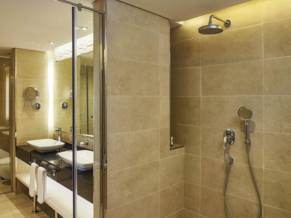 Mercure Dubai Barsha Heights Hotel Suites And Apartments — Hotel rooms in Dubai