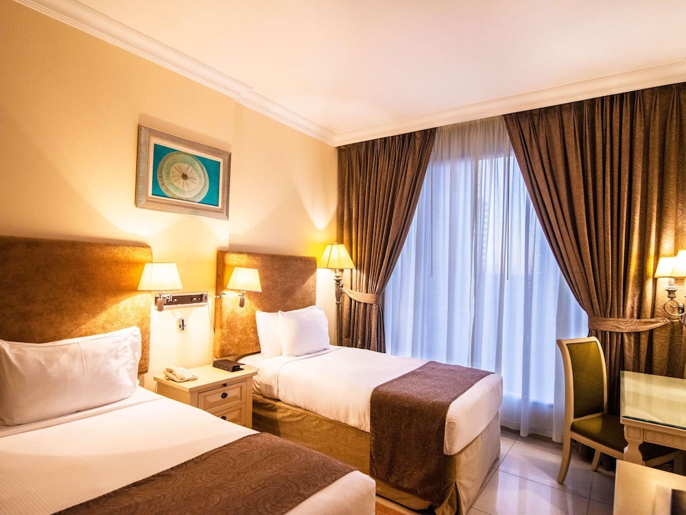 Mercure Dubai Barsha Heights Hotel Suites And Apartments — Hotel rooms in Dubai