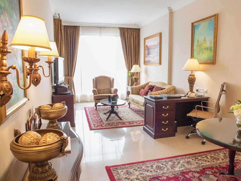 Mercure Dubai Barsha Heights Hotel Suites And Apartments — Hotel rooms in Dubai