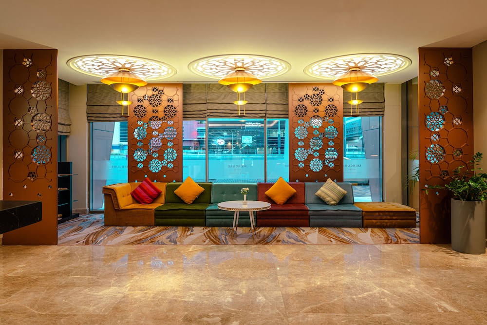 Mercure Dubai Barsha Heights Hotel Suites And Apartments — Hotel building in Dubai