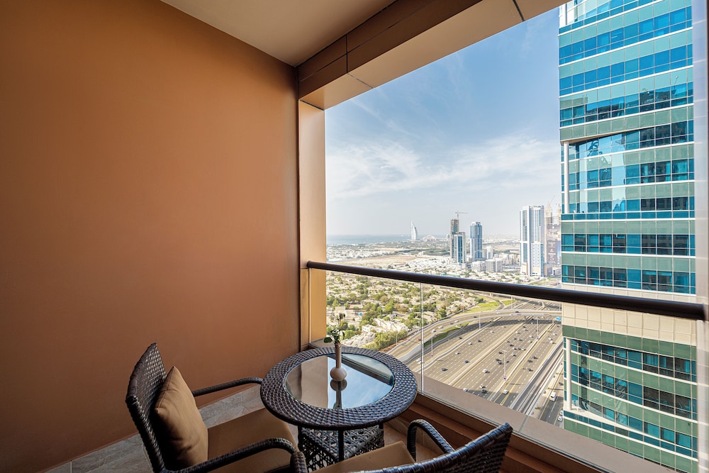 Mercure Dubai Barsha Heights Hotel Suites And Apartments — Hotel rooms in Dubai