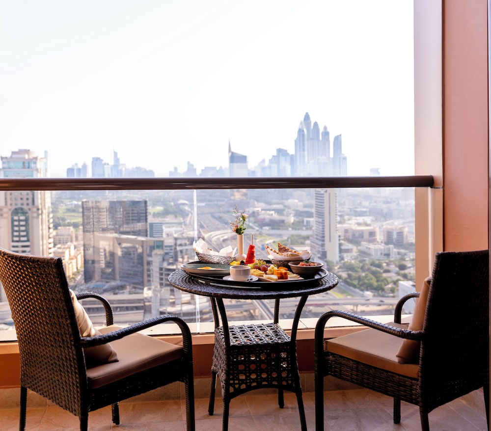 Mercure Dubai Barsha Heights Hotel Suites And Apartments — Hotel rooms in Dubai