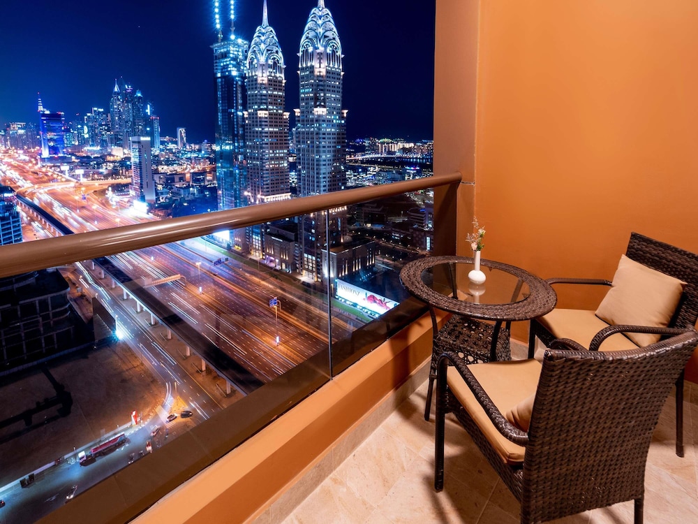 Mercure Dubai Barsha Heights Hotel Suites And Apartments — Hotel rooms in Dubai