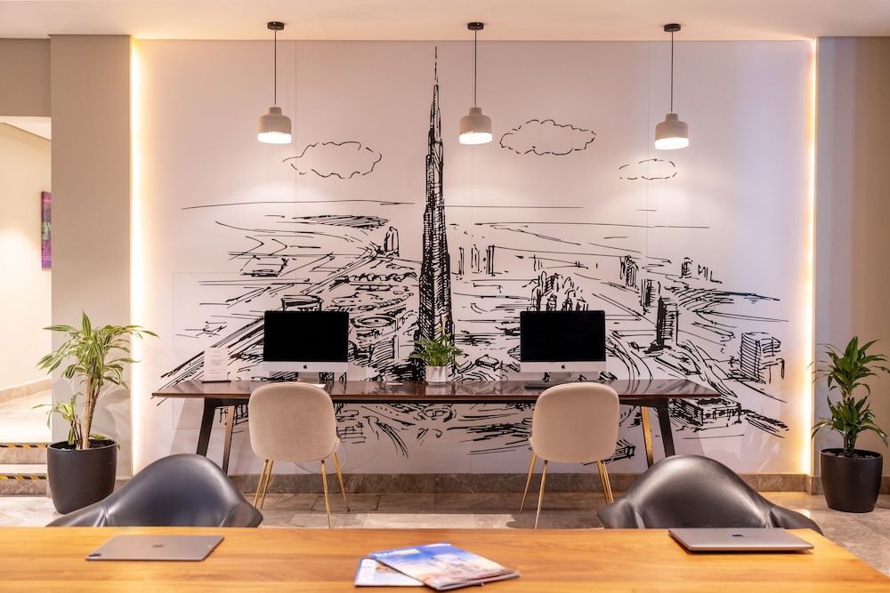 Mercure Dubai Barsha Heights Hotel Suites And Apartments — Restaurant & bars in Dubai