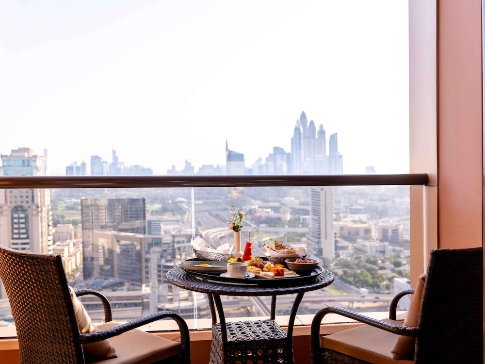 Mercure Dubai Barsha Heights Hotel Suites And Apartments — Hotel rooms in Dubai