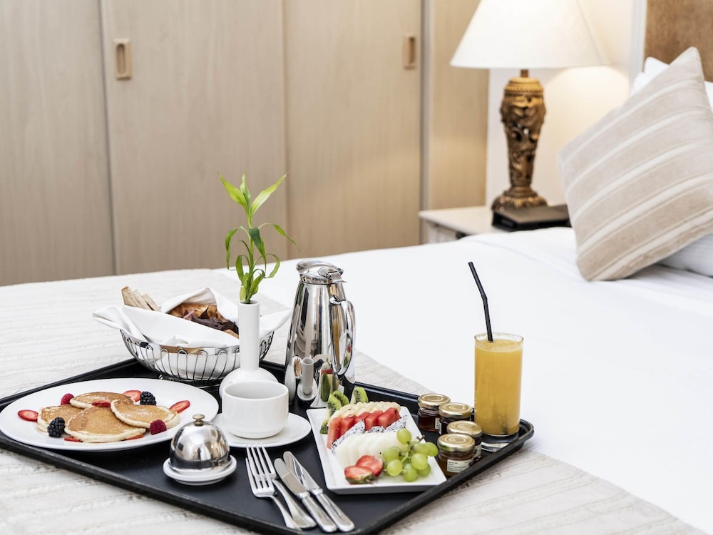 Mercure Dubai Barsha Heights Hotel Suites And Apartments — Hotel rooms in Dubai