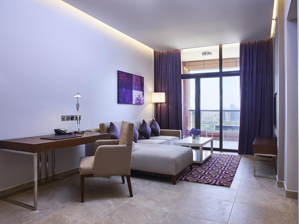 Mercure Dubai Barsha Heights Hotel Suites And Apartments — Hotel rooms in Dubai