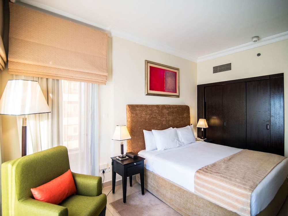 Mercure Dubai Barsha Heights Hotel Suites And Apartments — Hotel rooms in Dubai