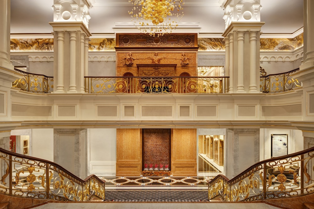 The Towers at Lotte New York Palace — Hotel building in New York City, New York State