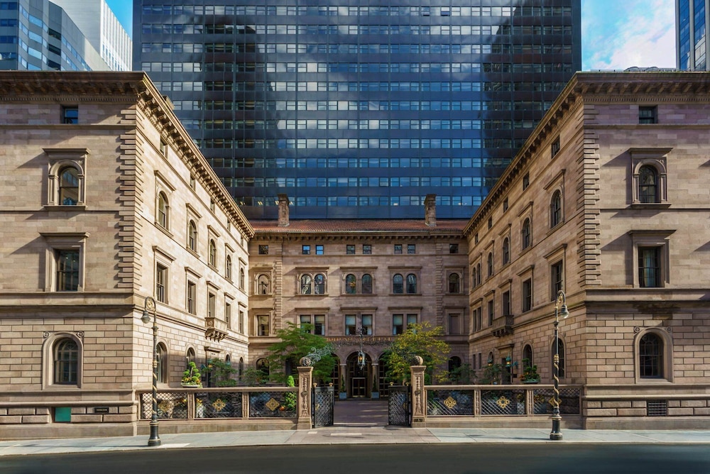 The Towers at Lotte New York Palace — Hotel building in New York City, New York State