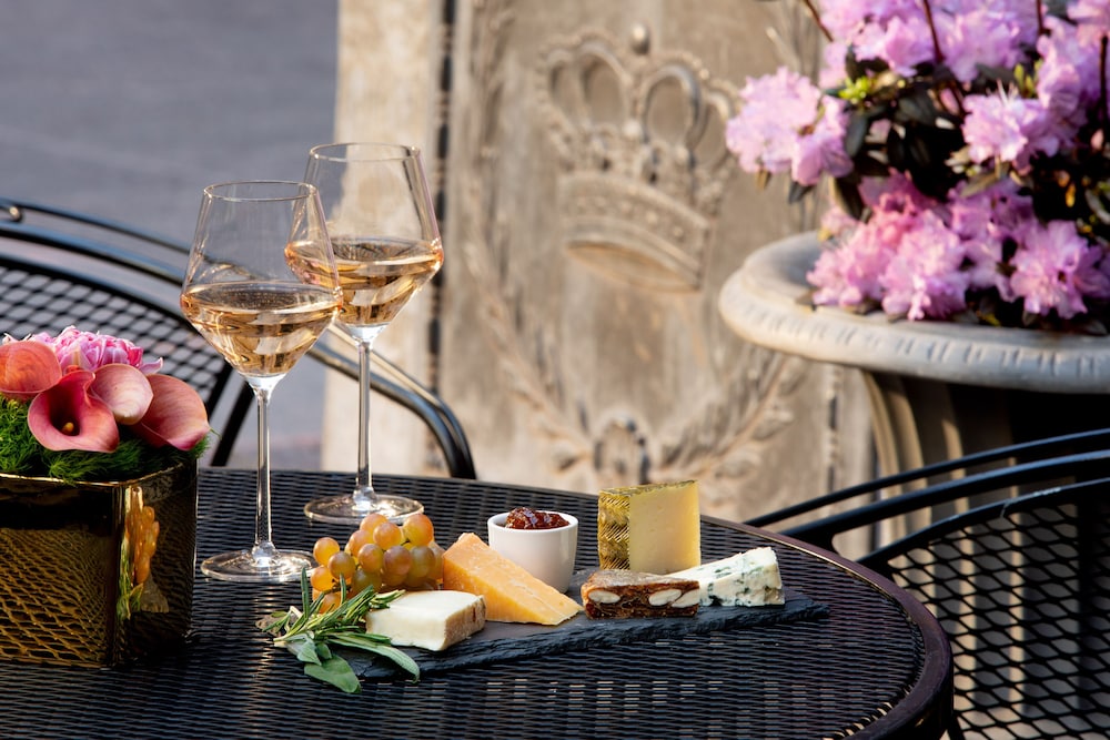 The Towers at Lotte New York Palace — Restaurant & bars in New York City, New York State