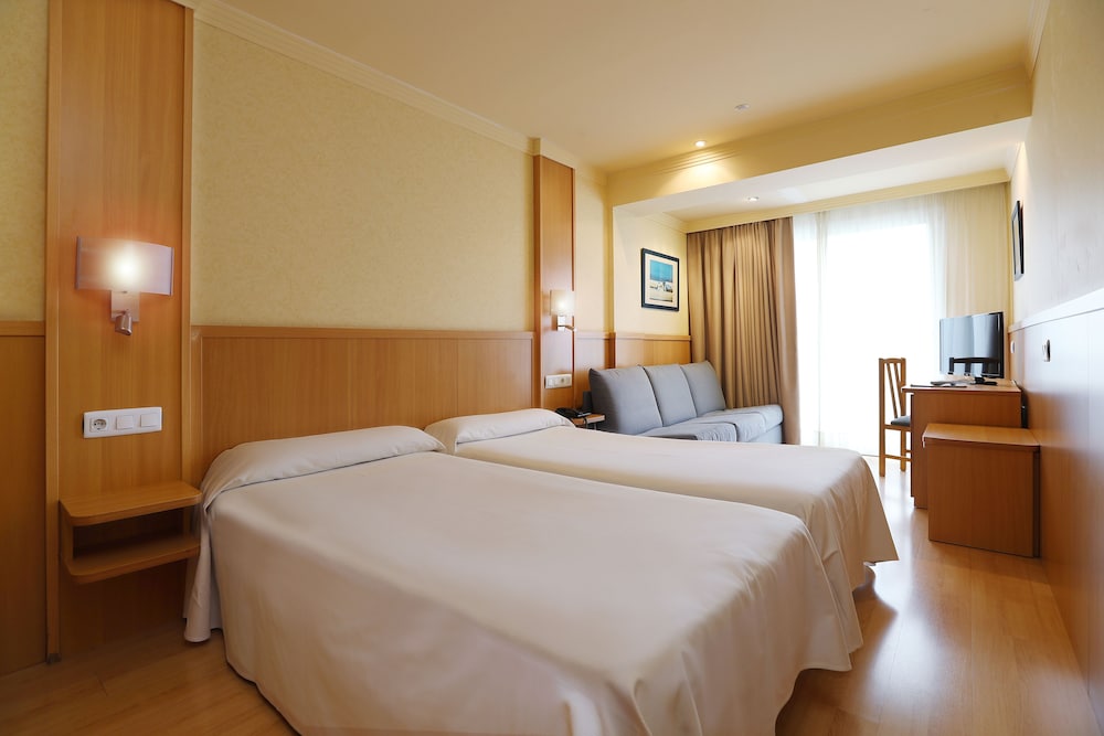 Guitart Central Park Aqua Resort — Hotel rooms in Lloret de Mar, Catalonia