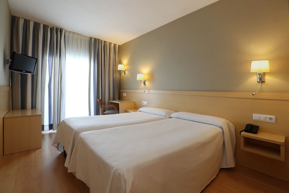 Guitart Central Park Aqua Resort — Hotel rooms in Lloret de Mar, Catalonia