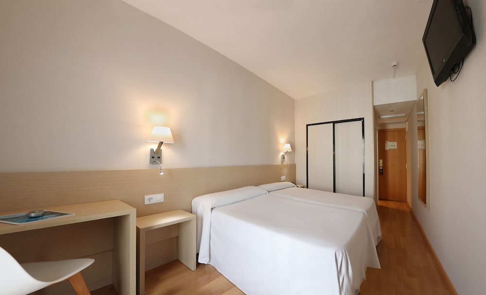 Guitart Central Park Aqua Resort — Hotel rooms in Lloret de Mar, Catalonia