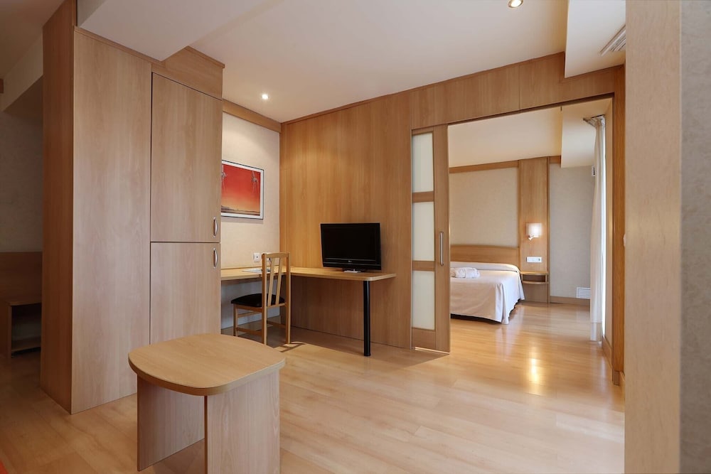 Guitart Central Park Aqua Resort — Hotel rooms in Lloret de Mar, Catalonia