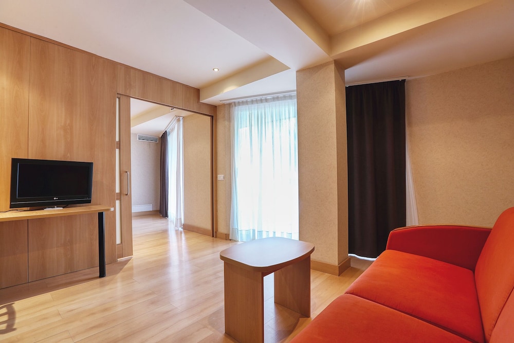 Guitart Central Park Aqua Resort — Hotel rooms in Lloret de Mar, Catalonia