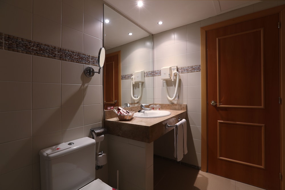 Guitart Central Park Aqua Resort — Hotel rooms in Lloret de Mar, Catalonia