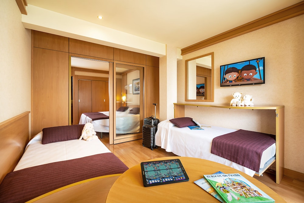 Guitart Central Park Aqua Resort — Hotel rooms in Lloret de Mar, Catalonia