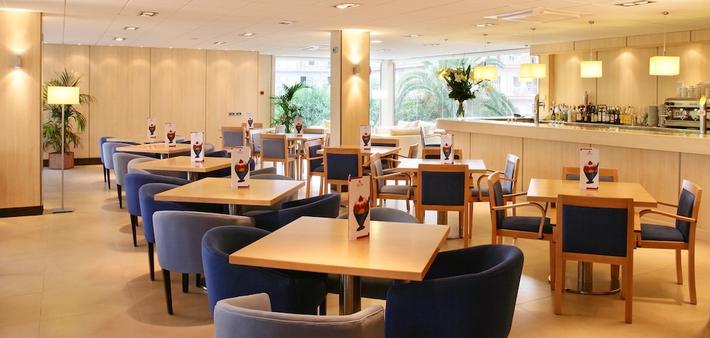 Guitart Central Park Aqua Resort — Restaurant & bars in Lloret de Mar, Catalonia