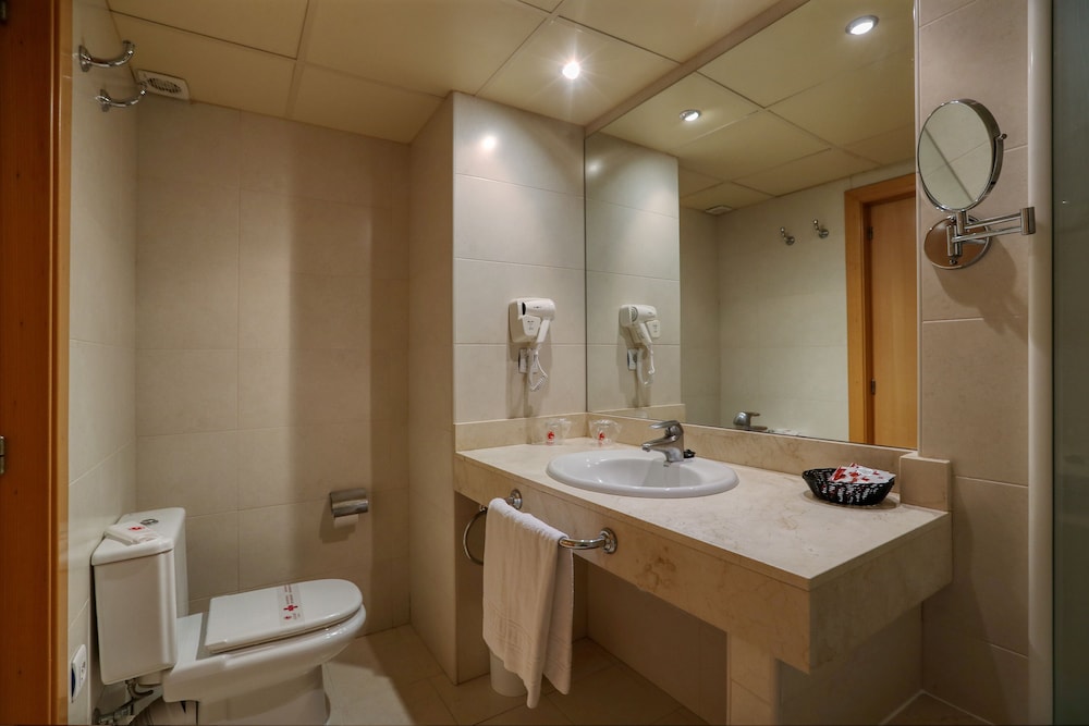 Guitart Central Park Aqua Resort — Hotel rooms in Lloret de Mar, Catalonia