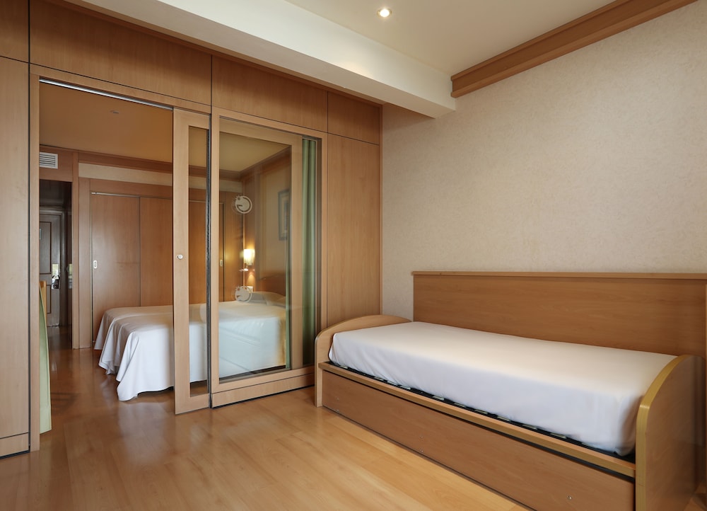 Guitart Central Park Aqua Resort — Hotel rooms in Lloret de Mar, Catalonia