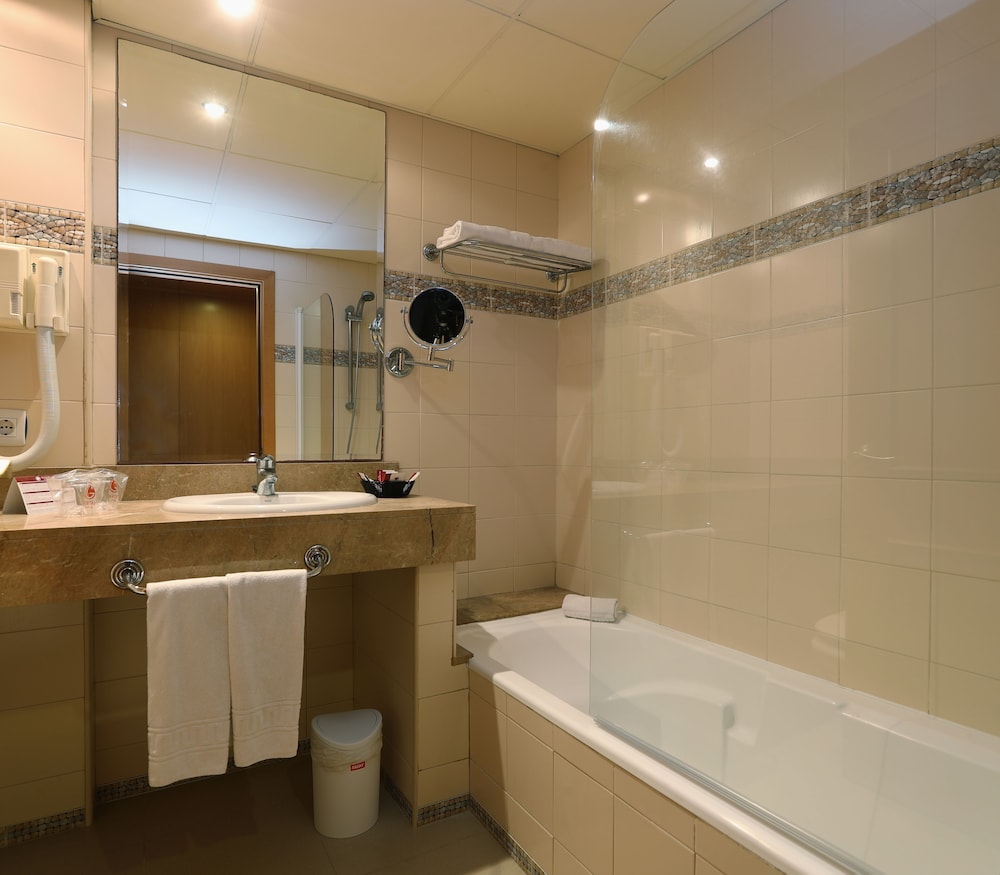 Guitart Central Park Aqua Resort — Hotel rooms in Lloret de Mar, Catalonia