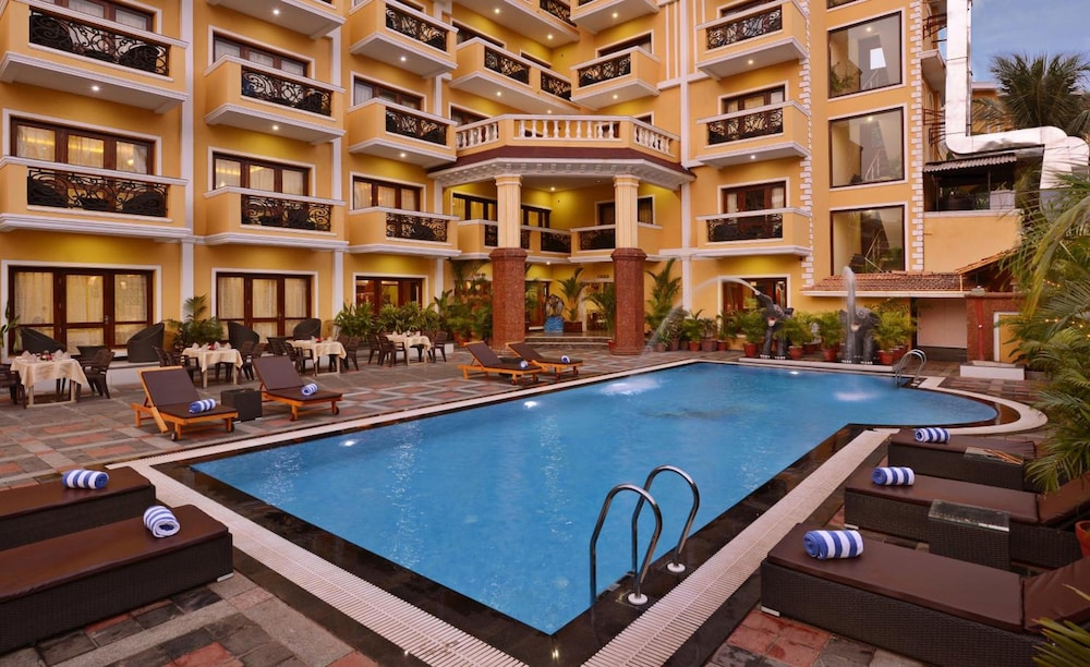De Alturas Resort — Swimming pool in Candolim, Goa
