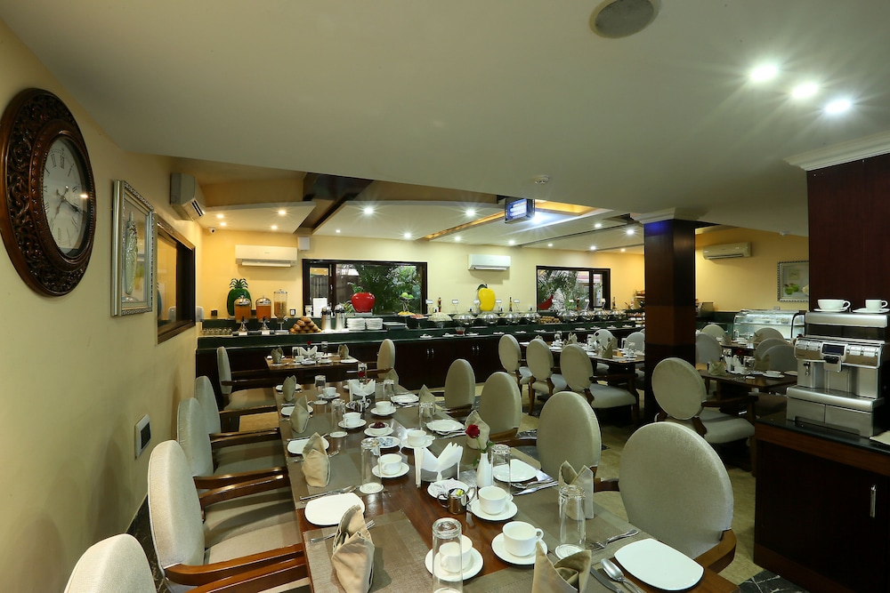 De Alturas Resort — Restaurant & bars in Candolim, Goa
