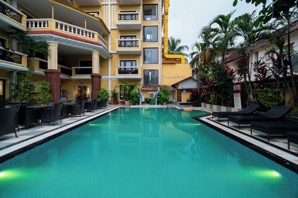 De Alturas Resort — Swimming pool in Candolim, Goa