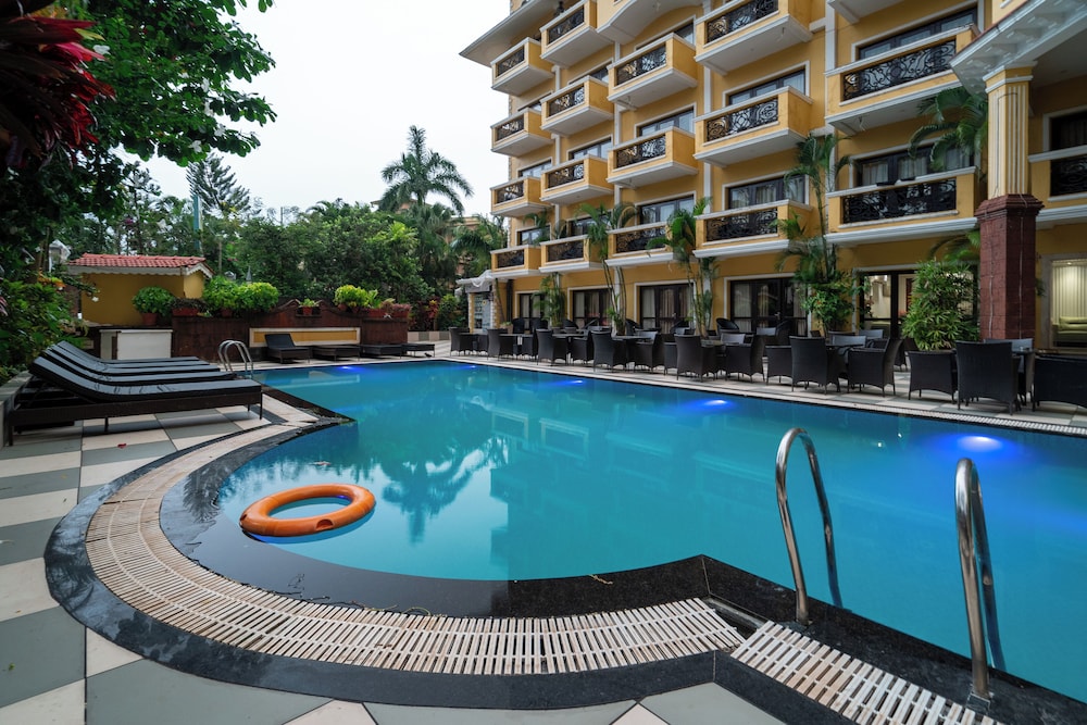 De Alturas Resort — Swimming pool in Candolim, Goa